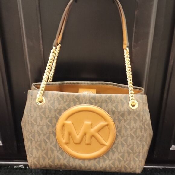 Michael Kors Brynn Small Chain Logo Shoulder Tote - Picture 9 of 11